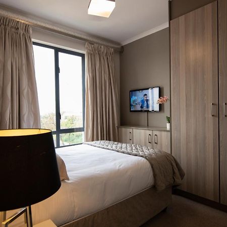 Zwelakho Furnished Apartments The Cube Johannesburg Esterno foto