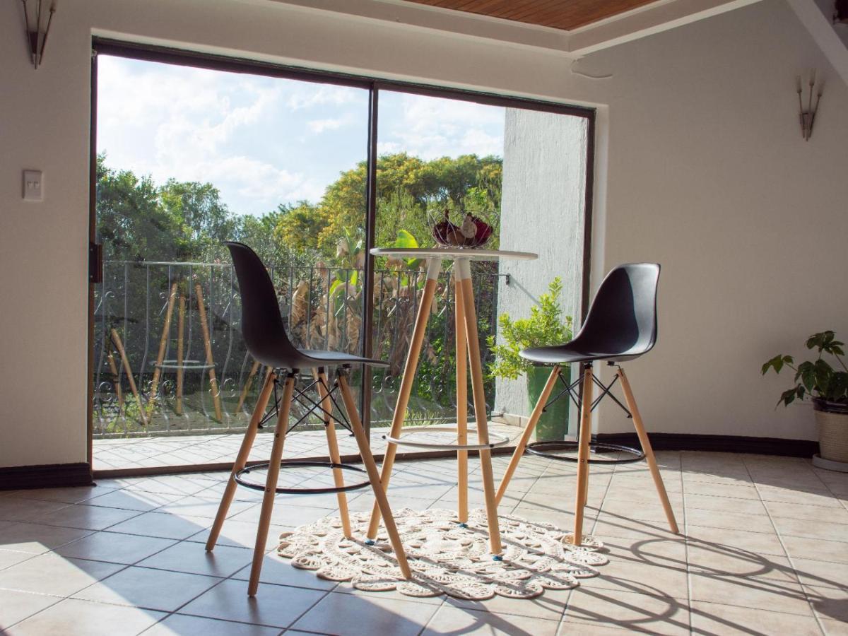 Zwelakho Furnished Apartments The Cube Johannesburg Esterno foto