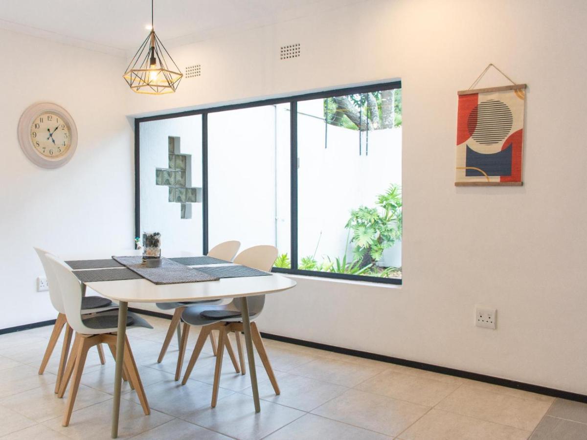 Zwelakho Furnished Apartments The Cube Johannesburg Esterno foto