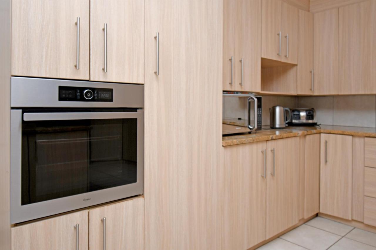 Zwelakho Furnished Apartments The Cube Johannesburg Esterno foto