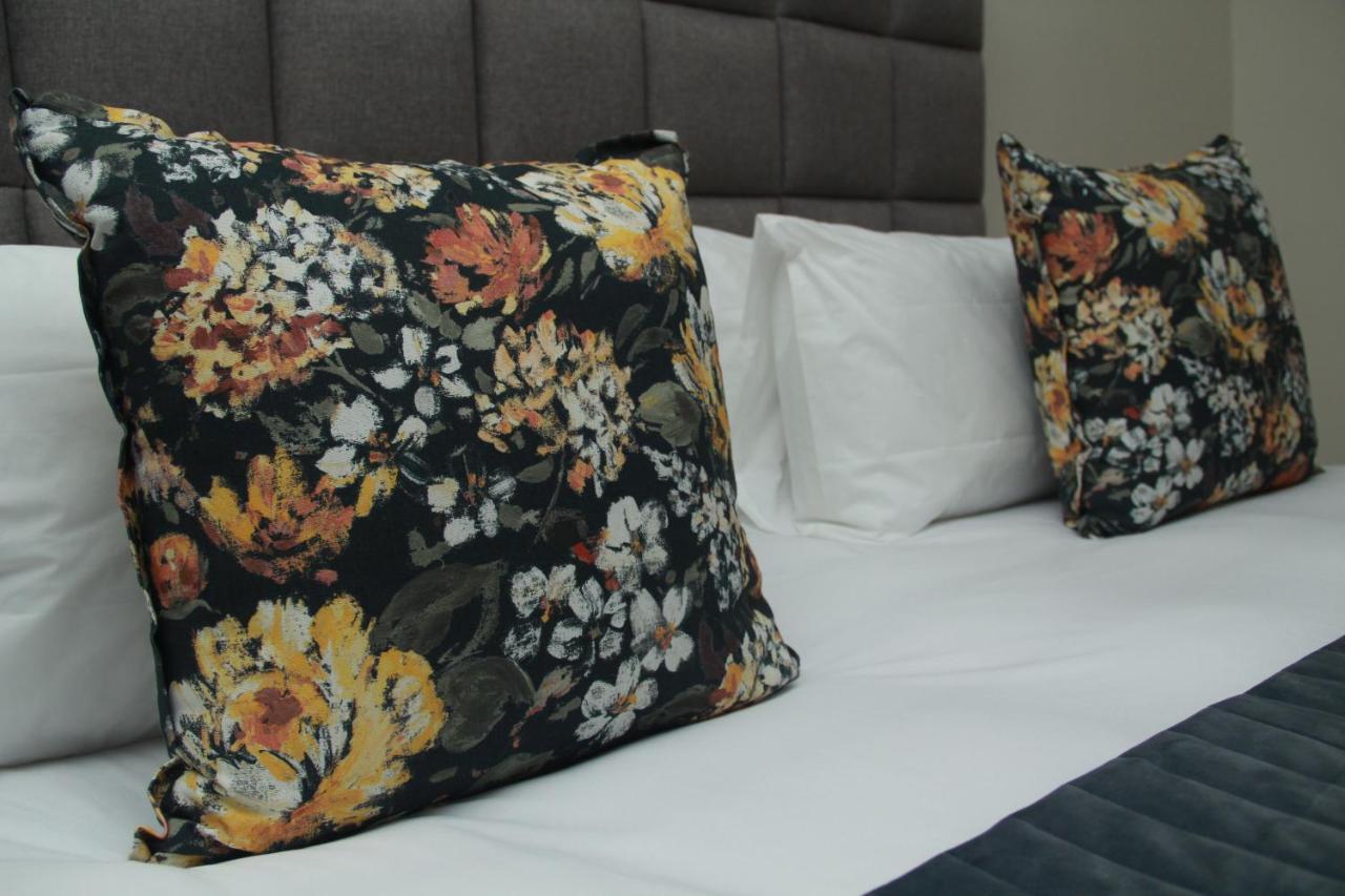 Zwelakho Furnished Apartments The Cube Johannesburg Esterno foto
