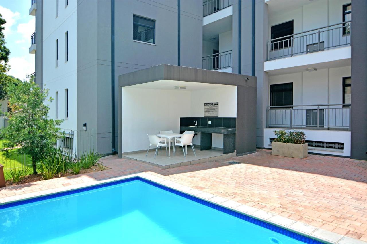 Zwelakho Furnished Apartments The Cube Johannesburg Esterno foto