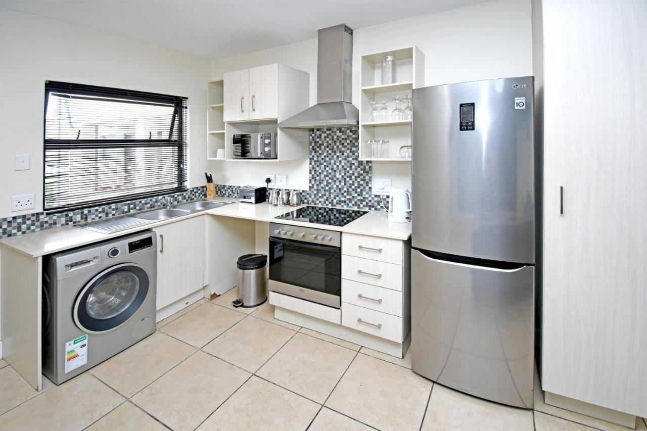 Zwelakho Furnished Apartments The Cube Johannesburg Esterno foto