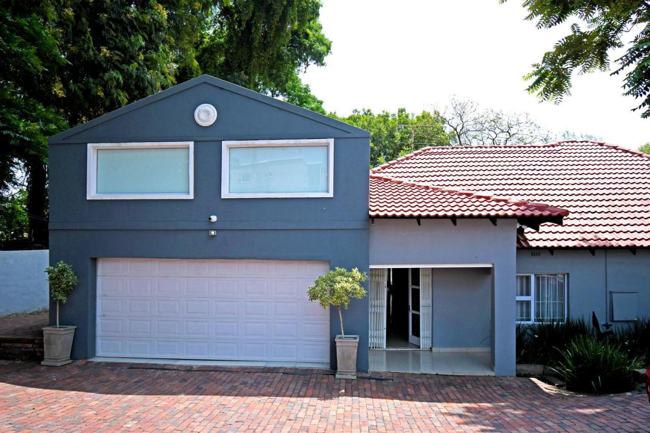 Zwelakho Furnished Apartments The Cube Johannesburg Esterno foto
