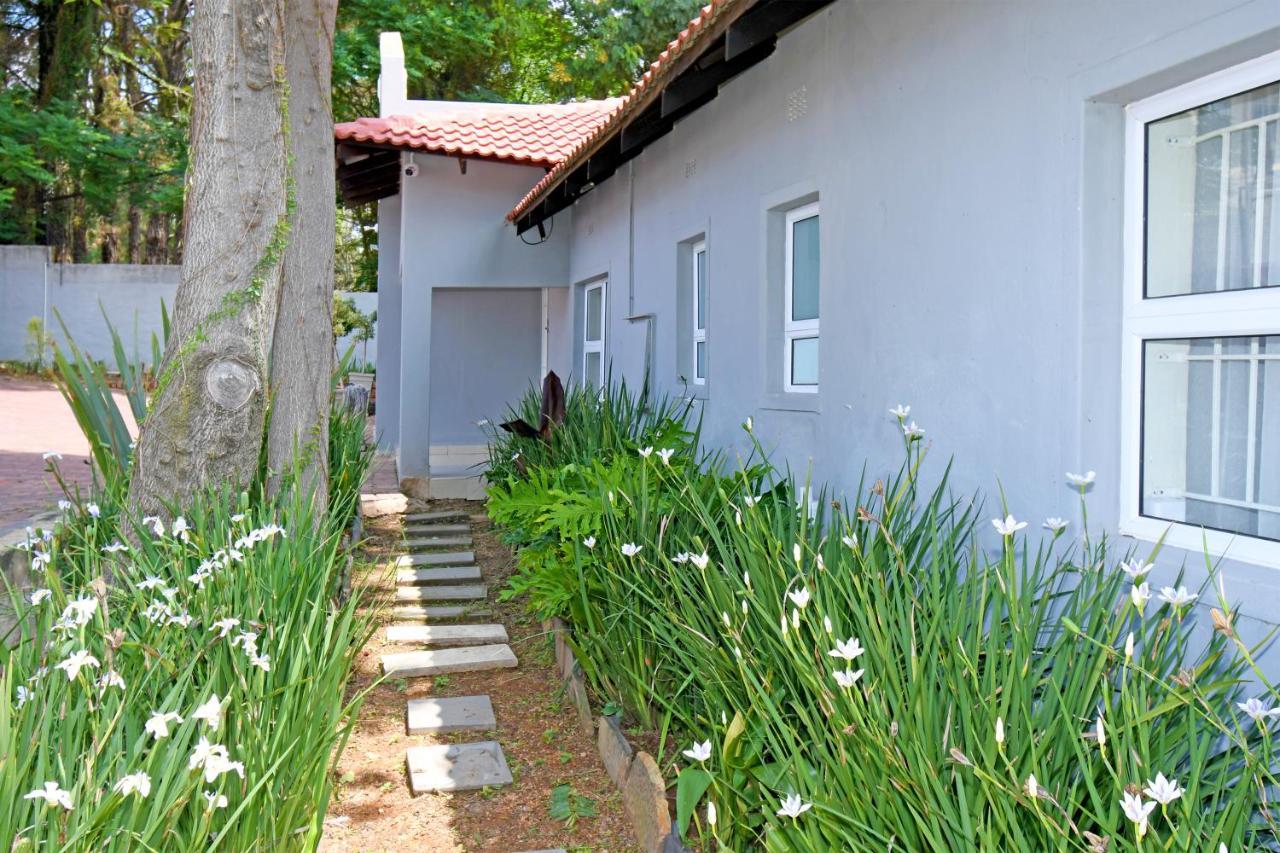 Zwelakho Furnished Apartments The Cube Johannesburg Esterno foto