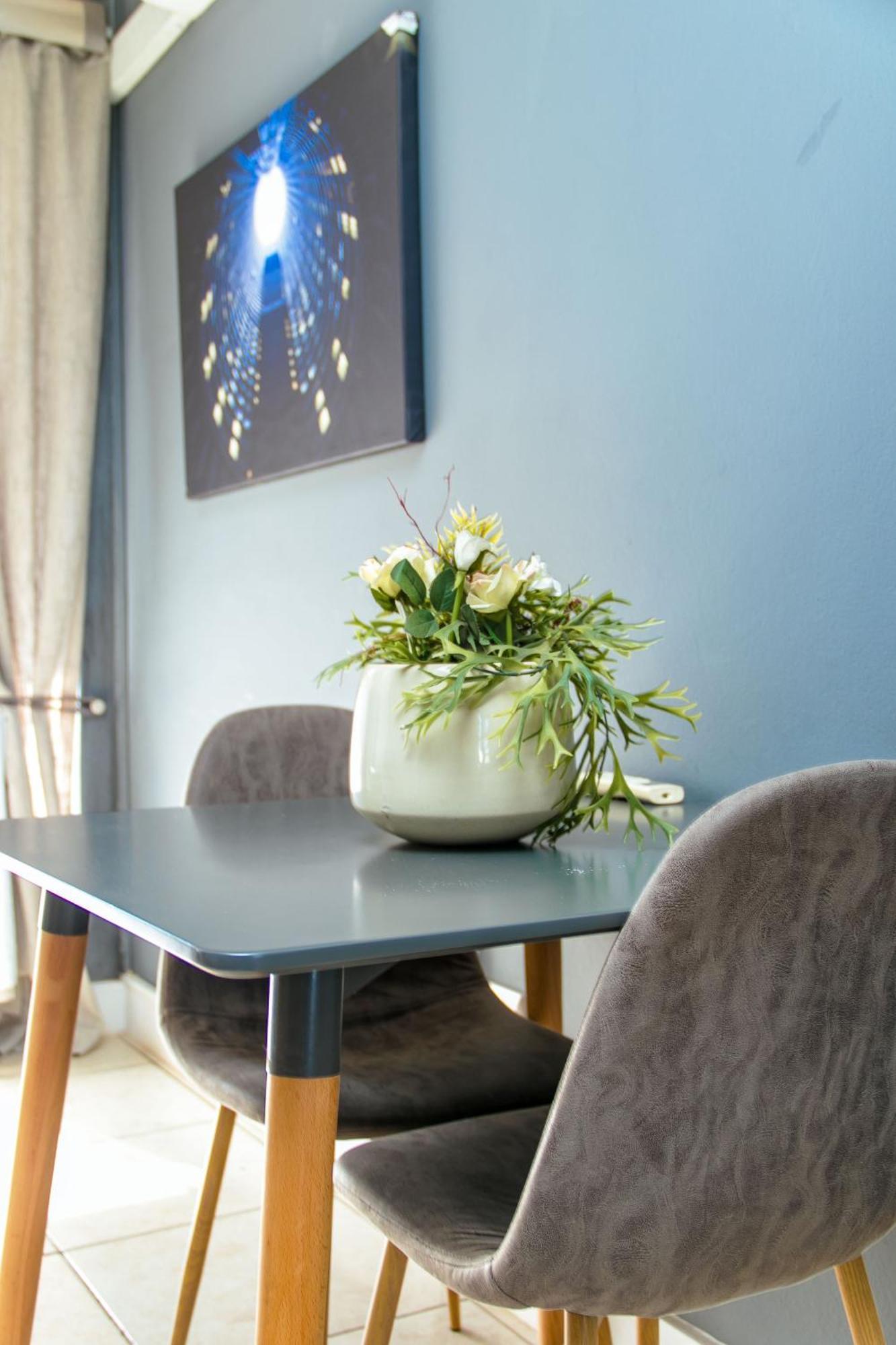 Zwelakho Furnished Apartments The Cube Johannesburg Esterno foto