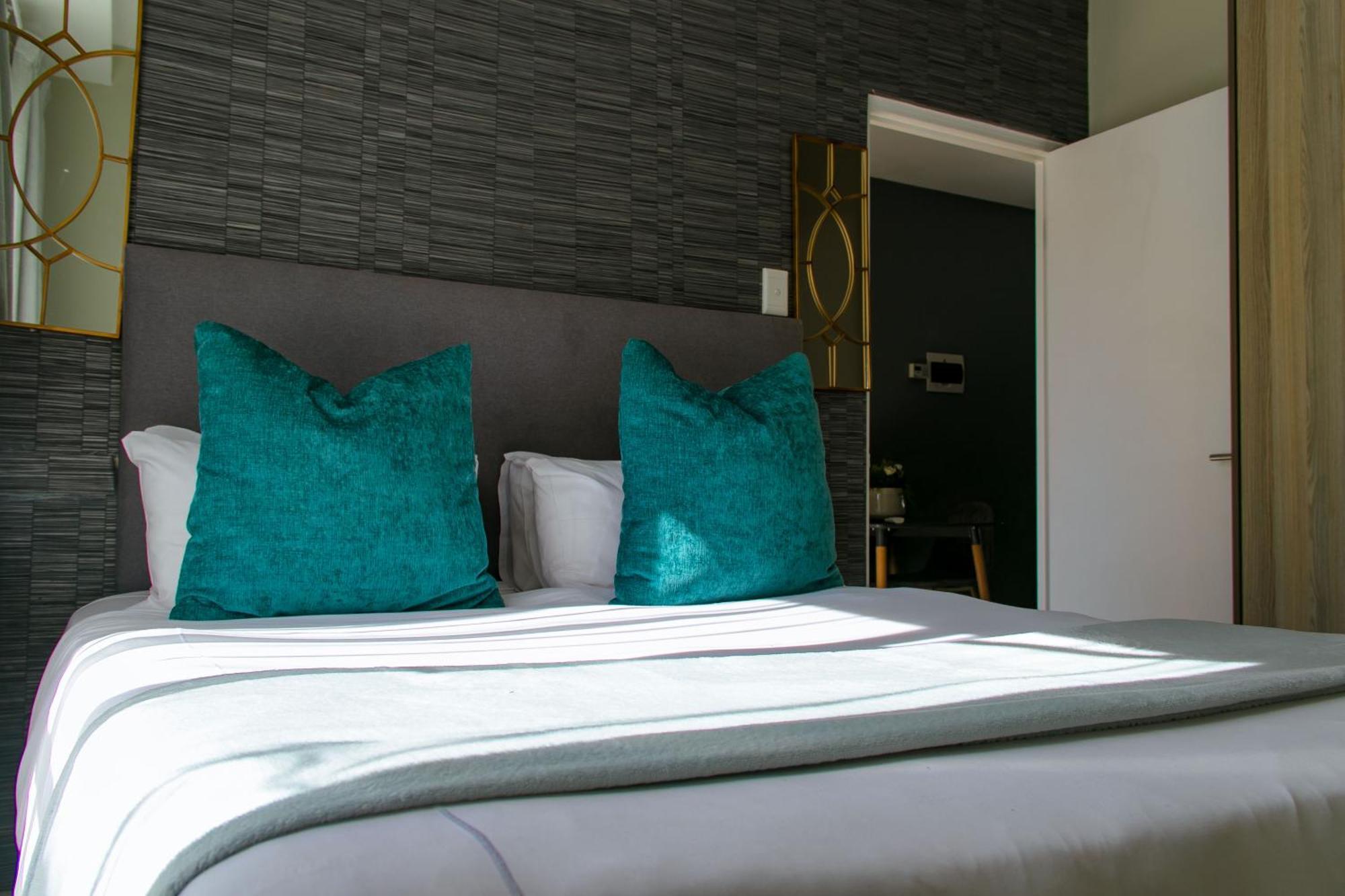 Zwelakho Furnished Apartments The Cube Johannesburg Esterno foto