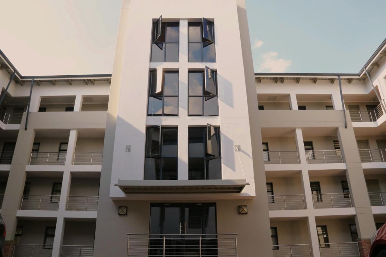 Zwelakho Furnished Apartments The Cube Johannesburg Esterno foto